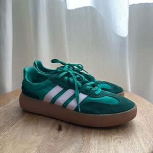 Adidas Barrenda Decode green  Sneakers with lavender  Accents